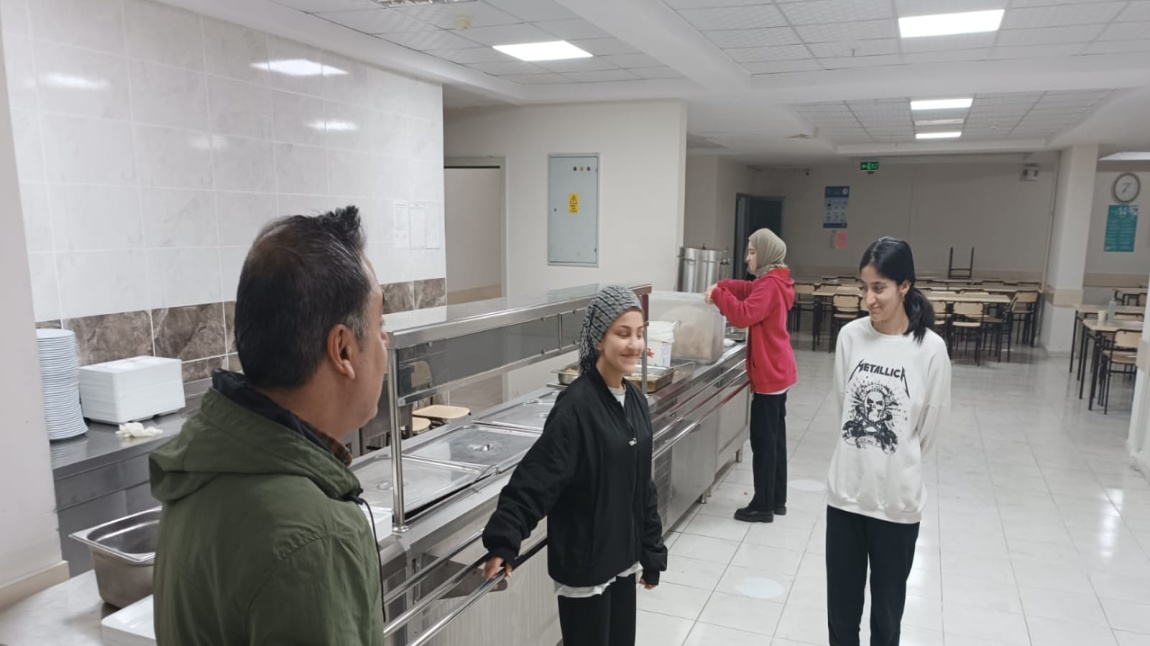 Şanlıurfa İl Milli Eğitim Müdür Yardımcısı Sayın Mehmet Necat Melik okulumuz pansiyonunda öğrencilerle iftar yemeğinde bir araya geldi.